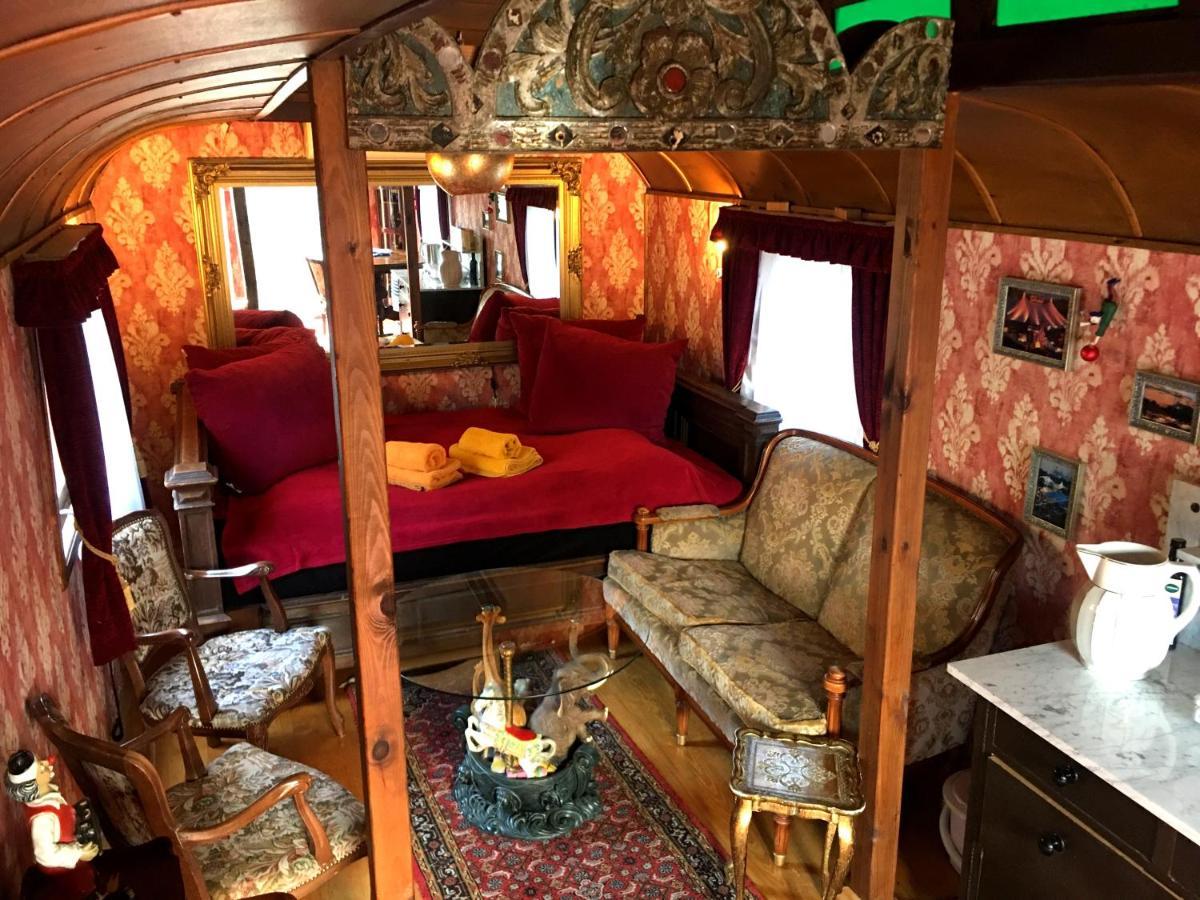 Historischer Zirkuswagen Mit Terrasse Und Blick Ins Gruene فِتْسِنهاوزن المظهر الخارجي الصورة