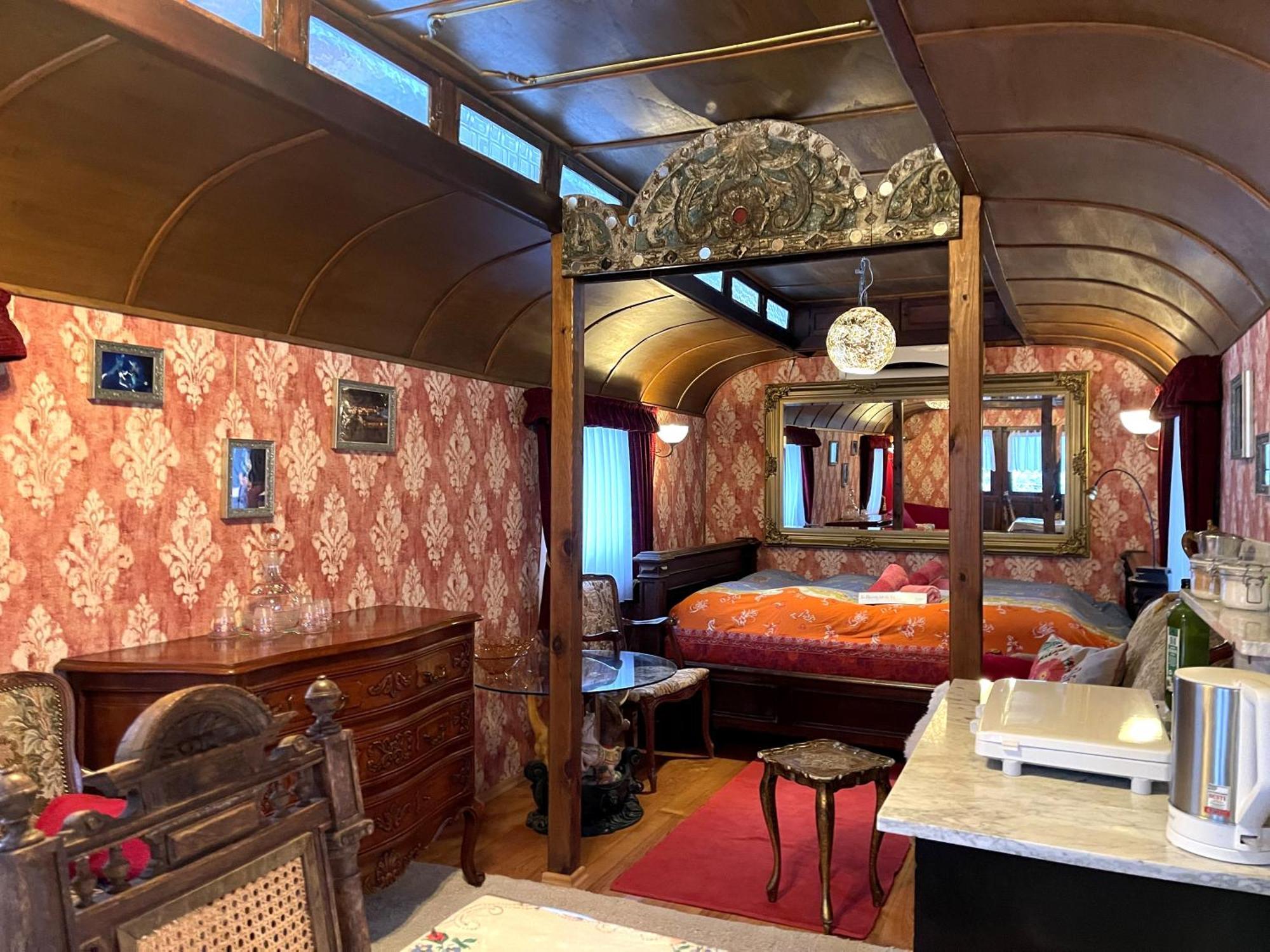 Historischer Zirkuswagen Mit Terrasse Und Blick Ins Gruene فِتْسِنهاوزن المظهر الخارجي الصورة