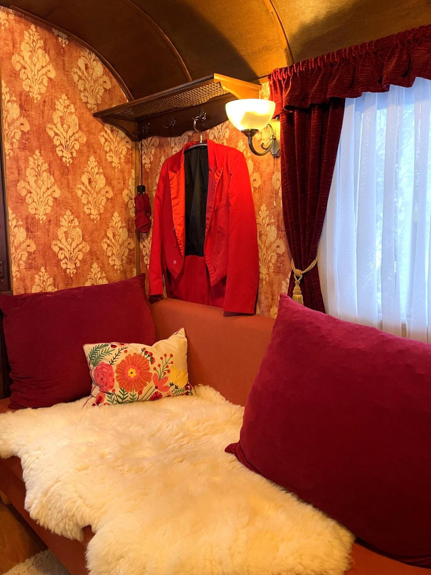 Historischer Zirkuswagen Mit Terrasse Und Blick Ins Gruene فِتْسِنهاوزن المظهر الخارجي الصورة